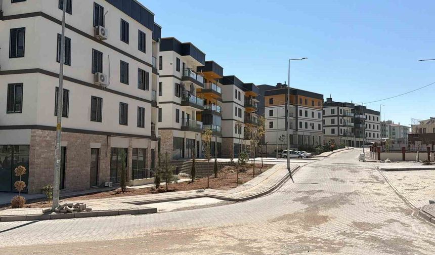 Adıyaman'da eski yapıların yerini modern konutlar aldı