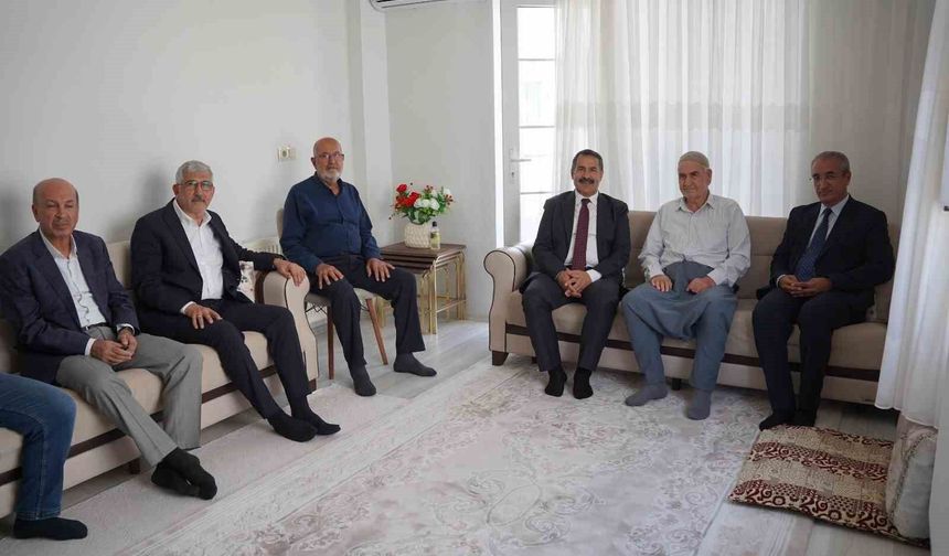 AK Parti'li Yaman, 'Türkiye Yüzyılı Buluşmaları' kapsamında Kahta'da temaslarda bulundu