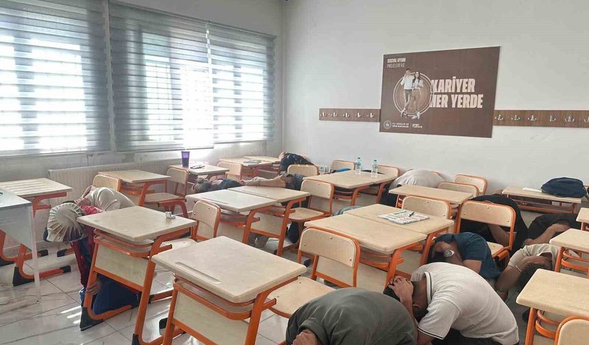 Çelikhan'da gerçeğini aratmayan deprem ve yangın tatbikatı