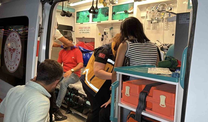 Kontrolden çıkan otomobil park halindeki araca çarptı: 5 yaralı
