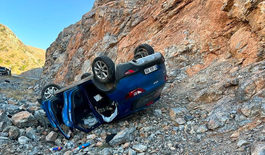 Otomobil şarampole yuvarlandı: 1'i çocuk 5 kişi yaralandı