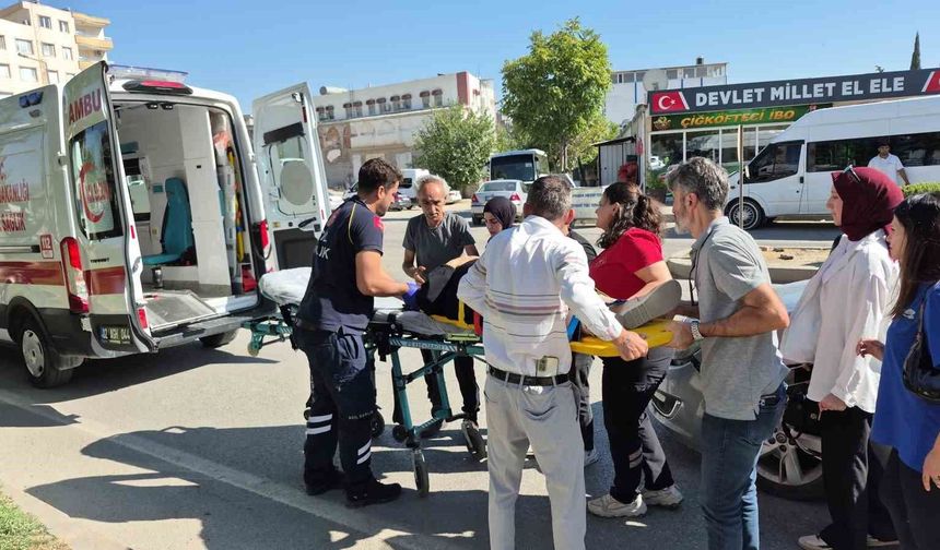 Otomobil yaya geçidinde yayaya çarptı: 1 yaralı