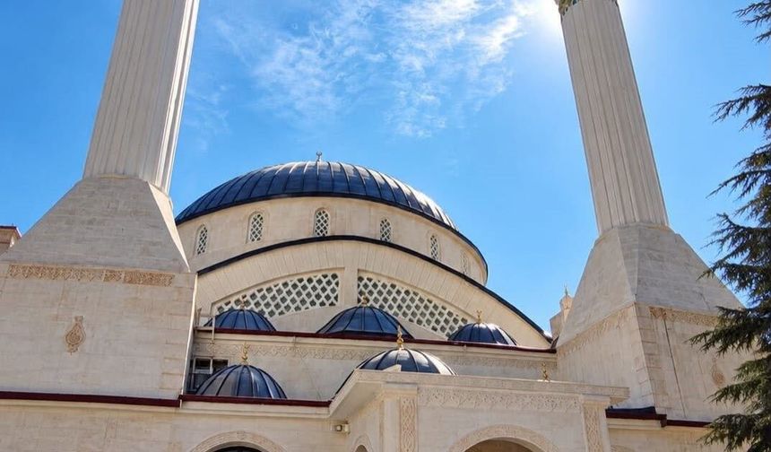 Sincik'te Söğütlü Camii ve Gençlik Merkezi'nde çalışmalar sürüyor