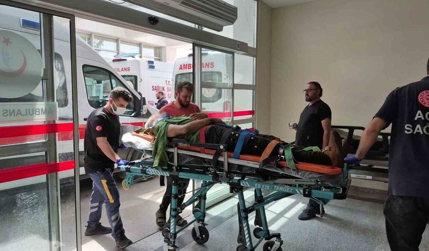 Tütün yüklü römork devrildi: 8 yaralı