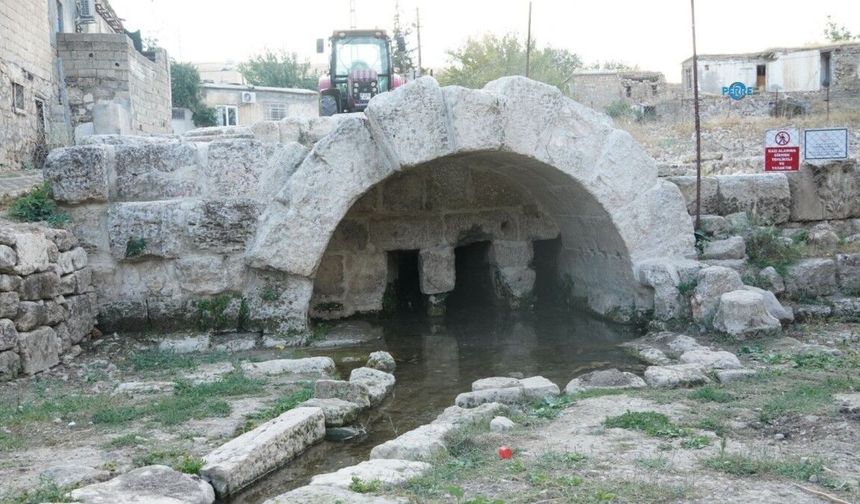 Ferit Gölgül Pirin'deki Roma Çeşmesi'ni ölçtü: 'Bu suyu içmeyin'