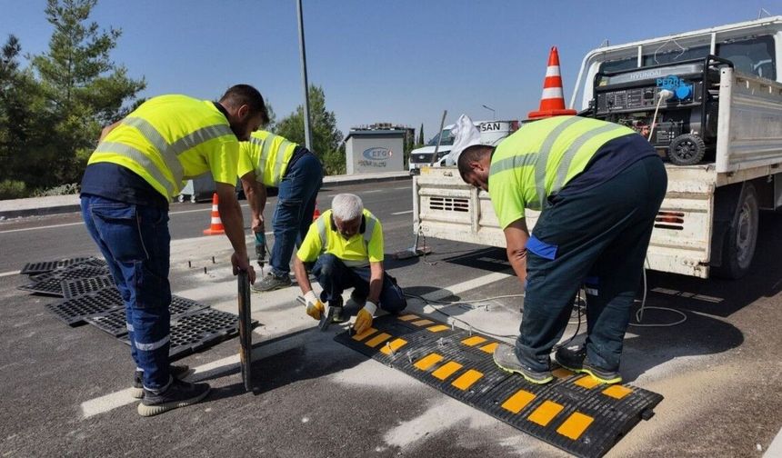 Mahalleli talep etti, Tutdere riskli kavşağa hız kesici yaptı