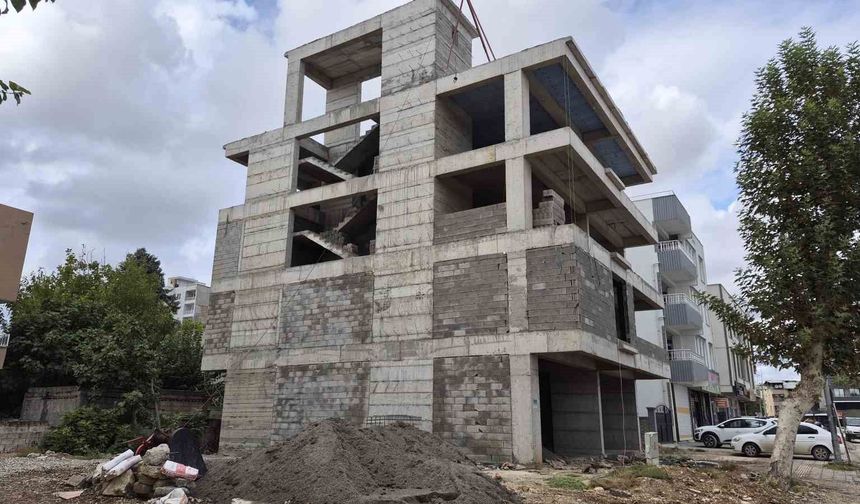 Adıyaman'da 3. kattan düşen işçi ağır yaralandı