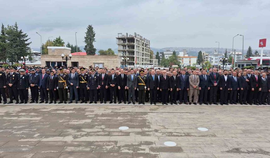 Adıyaman'da Atatürk Anıtı'na çelenk sunuldu