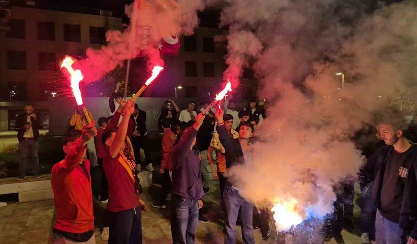 Adıyaman'da Galatasaray taraftarları derbi galibiyetini kutladı