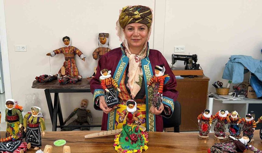Anneannesinin mirasını bebeklerle dünyaya tanıttı
