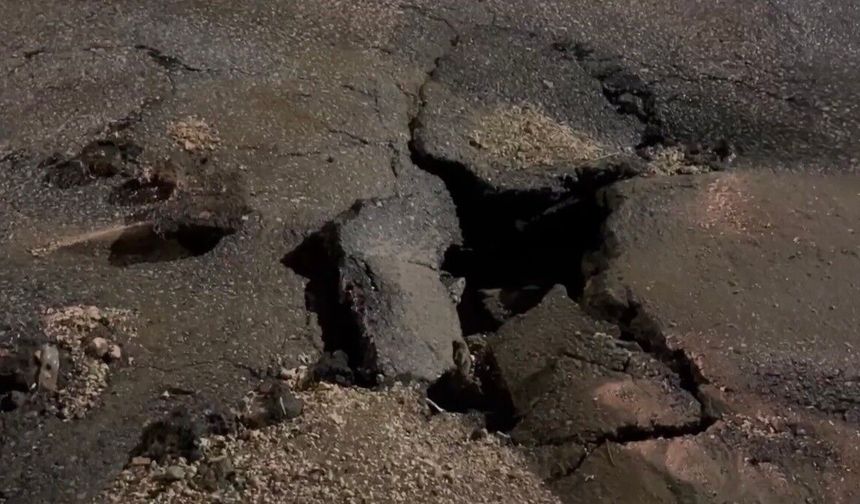 Besni'de şiddetli yağış sonrası yollar çöktü