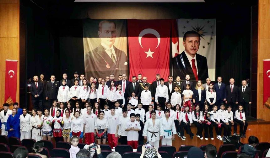 Cumhuriyet'in 103. yılı Kahta'da coşkuyla kutlandı