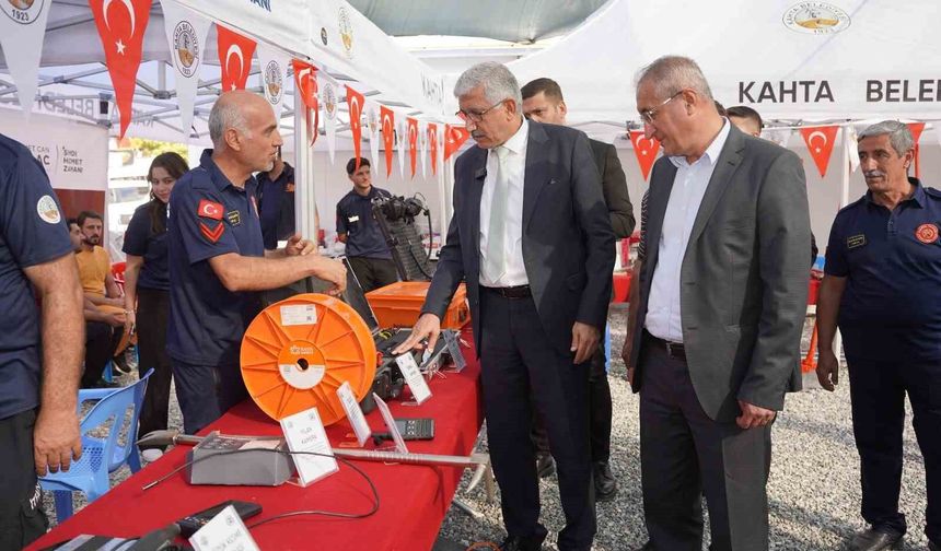 Kahta'da itfaiye ekipleri vatandaşları yangınlara karşı uyarıyor