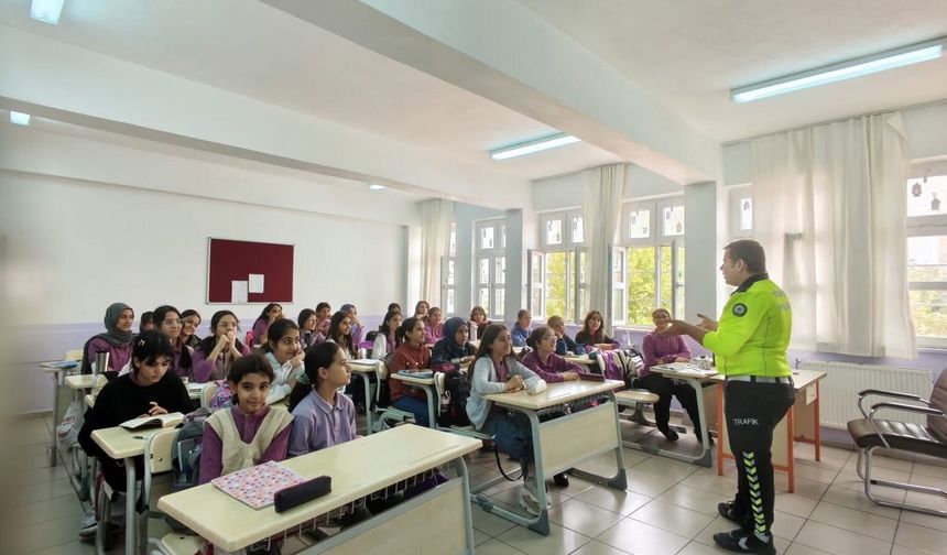 Kahta'da öğrencilere trafik güvenliği eğitimi verildi