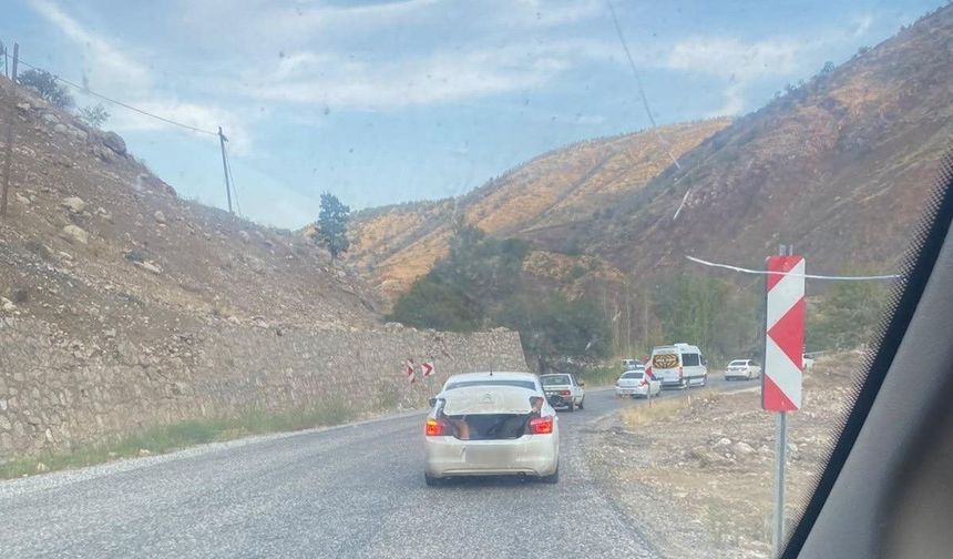 Adıyaman'da otomobilin bagajında tehlikeli yolculuk