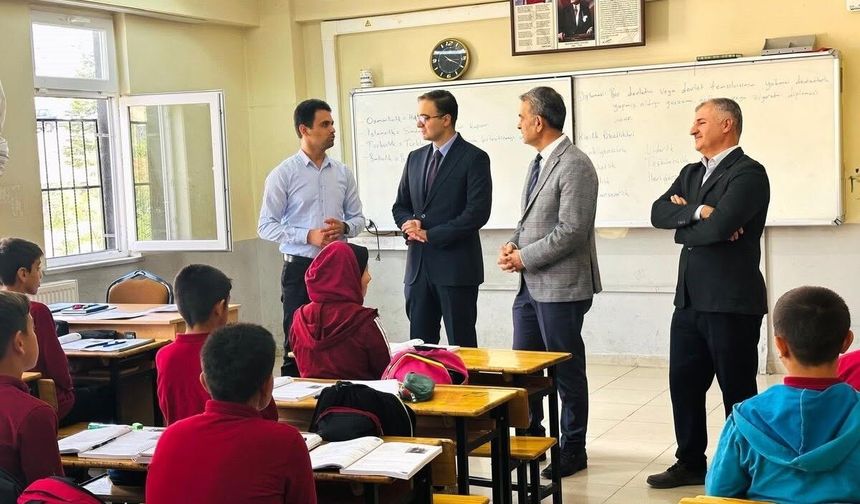 Sincik Kaymakamı Yıldız Öğrencilerin taleplerini dinledi