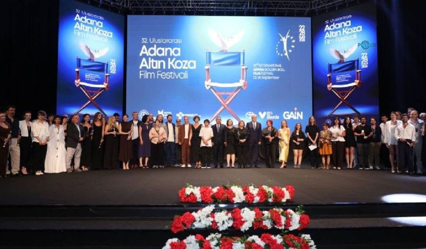 Altın Koza'da ödüller sahiplerini buldu: En iyi film 'Bir Arada Yalnız'
