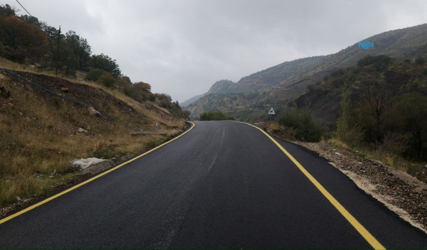 Çelikhan'da Aksu köyünün yolu sıcak asfaltla yenilendi