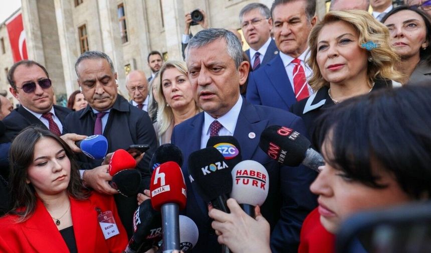YENİ Parti, Genel Kurul Salonu'nu terk etti
